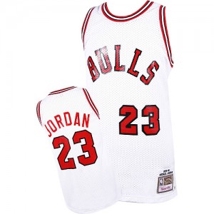 Chicago Bulls #23 Mitchell and Ness Throwback 1984-1985 Hardwood Classics Blanc Authentic Maillot d'équipe de NBA Vente - Michael Jordan pour Homme