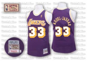 Los Angeles Lakers Mitchell and Ness Kareem Abdul-Jabbar #33 Throwback Swingman Maillot d'équipe de NBA - Violet pour Homme